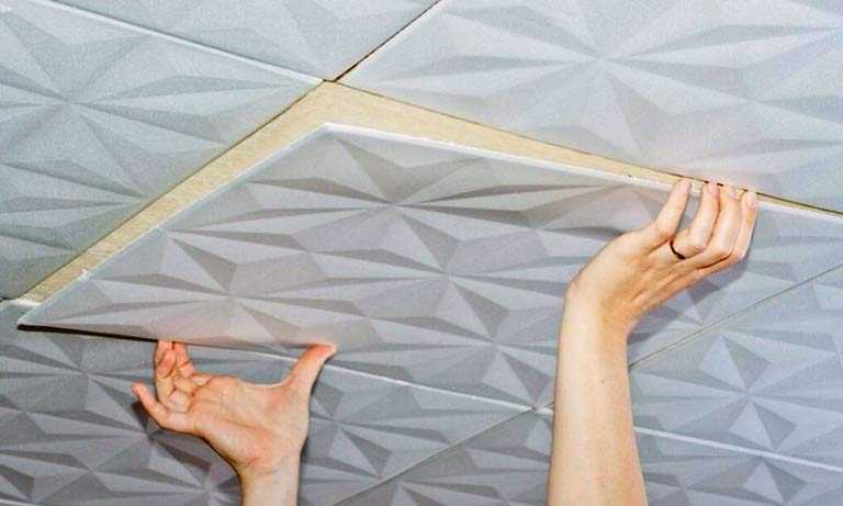 Как очистить потолок от клея потолочной плитки и снять: демонтаж и выравнивание