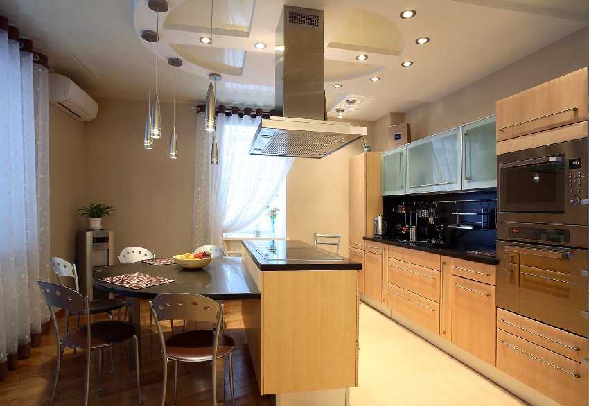 Потолок для кухни: обзор потолочный покрытий, реальные фото