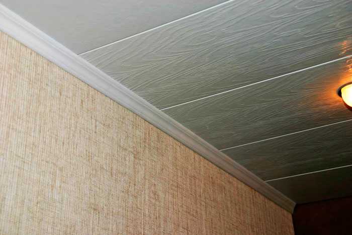 Обшиваем потолок пвх панелями — как все сделать правильно?