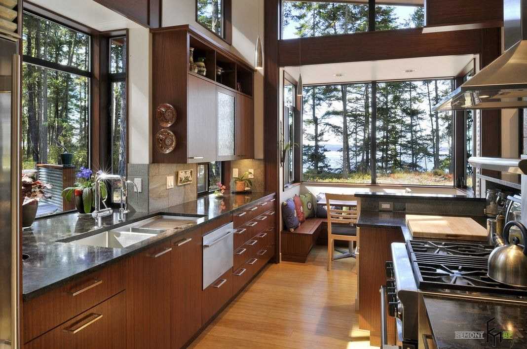 Кухня с панорамным окном: от зонирования до планировки