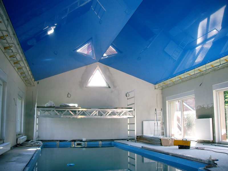 Из чего лучше сделать потолок в бассейне?