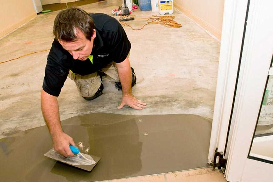 Минимальная толщина стяжки пола в квартире: какая должна быть у цементно-песчаной смеси