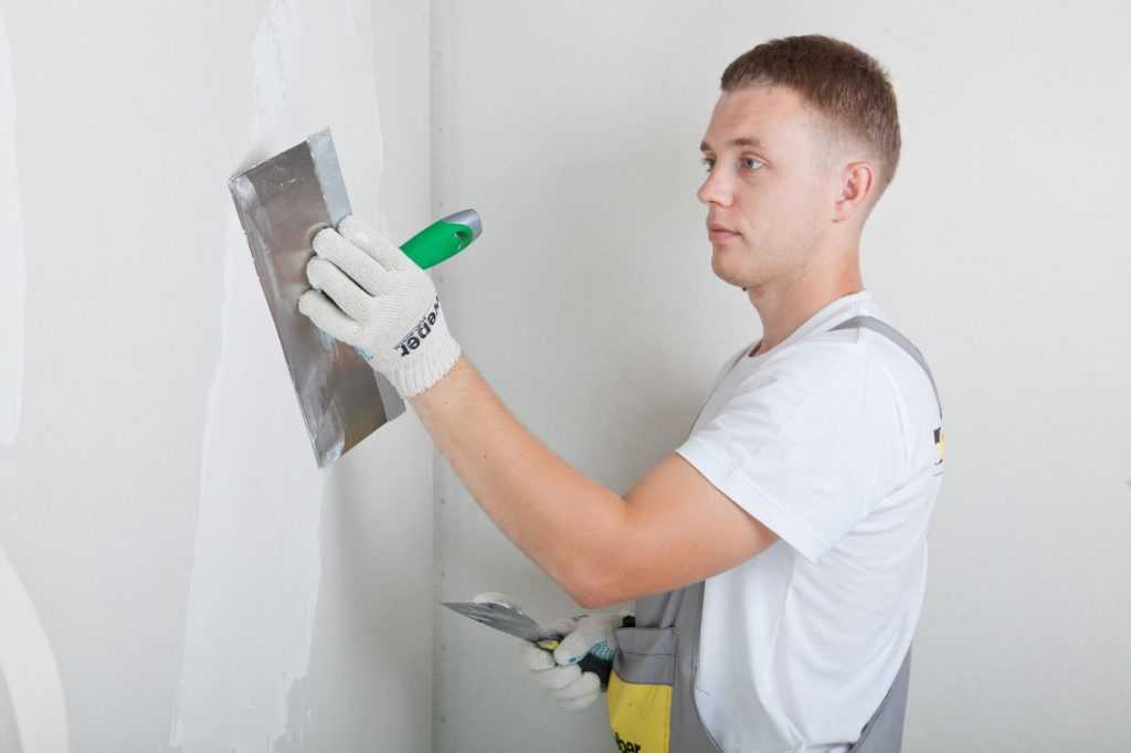 Полезные советы по выполнению качественного шлифования стен и потолка после шпаклевания Чем лучше шлифовать, какую наждачную бумагу использовать для подготовки стен к покраске