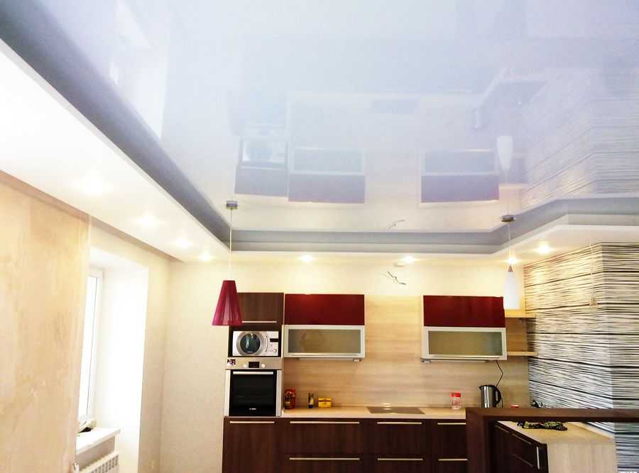 Какой натяжной потолок лучше выбрать для кухни?