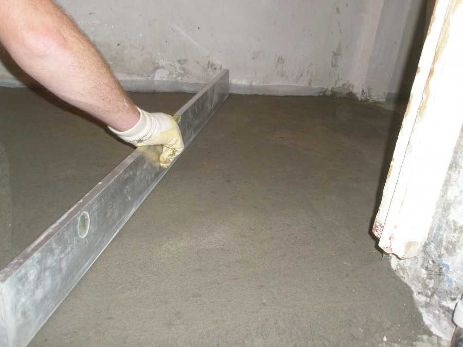 Минимальный слой стяжки пола: какая должна быть тонкая стяжка, сколько см под плитку на бетонное основание, фото и видео