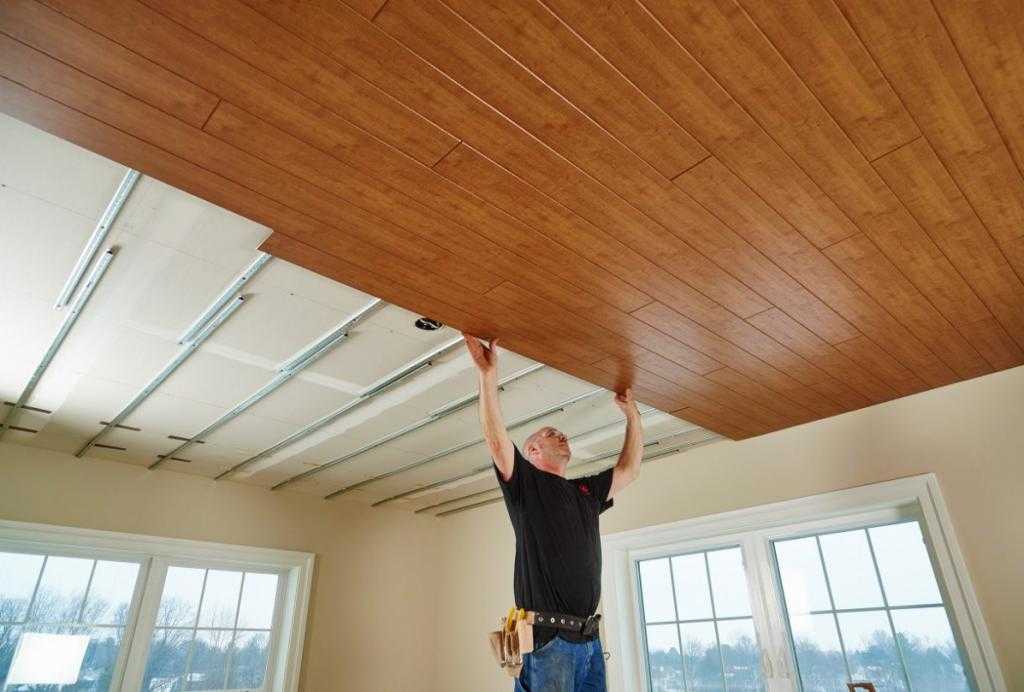 Ремонт потолка своими руками: как отремонтировать потолок в квартире, как сделать отделку, косметический ремонт, как ремонтировать потолок в комнате