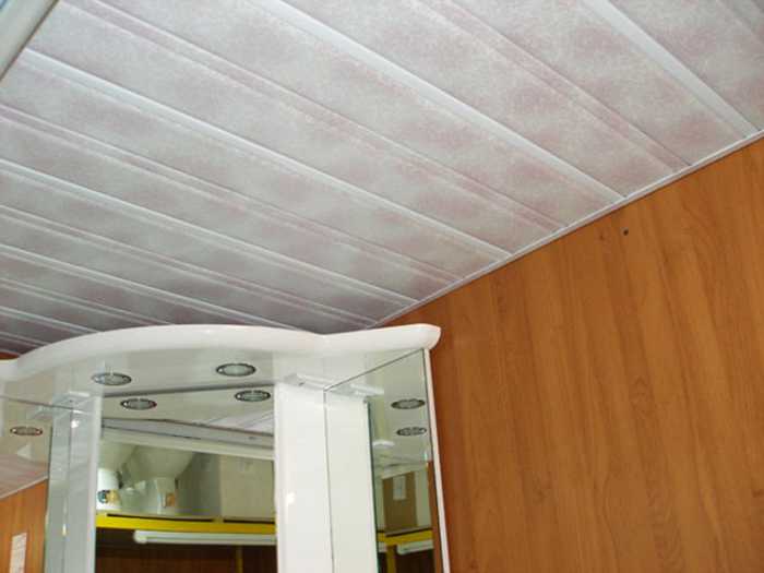 Потолок из пластиковых панелей монтаж, плюсы и минусы