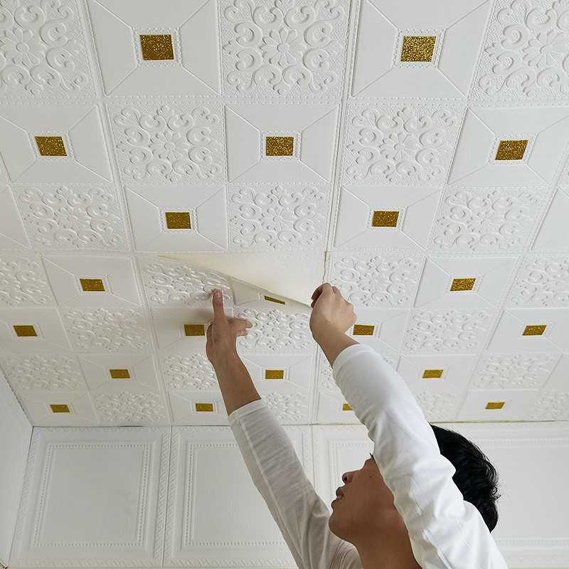 Как клеить потолочную плитку из пенопласта на потолок своими руками