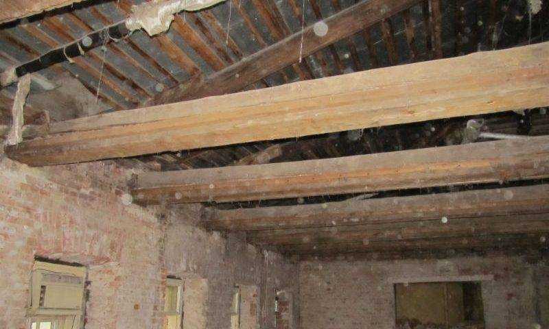 Потолок из дранки — как отремонтировать?