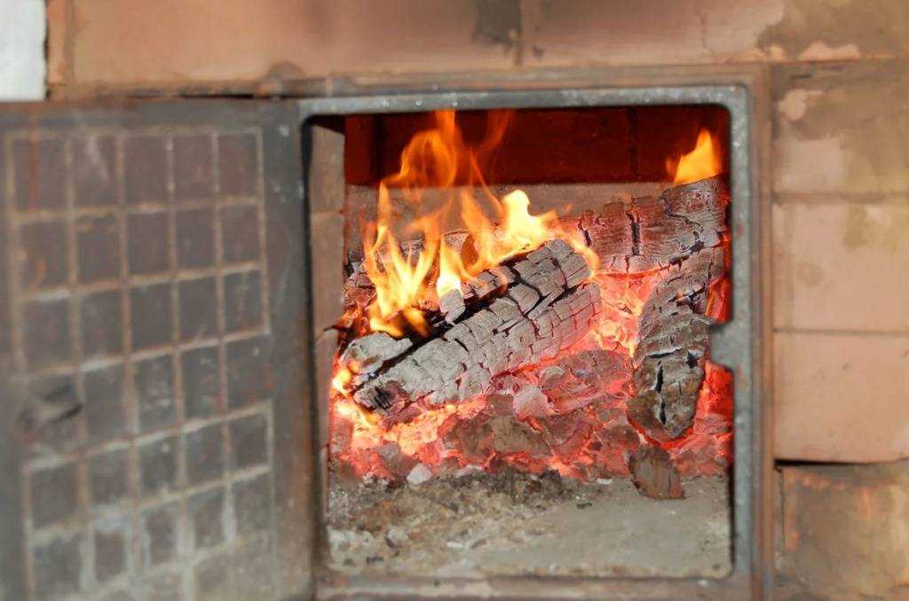 Можно ли топить печь сырыми дровами: полезная информация - журнал «жар и пар»