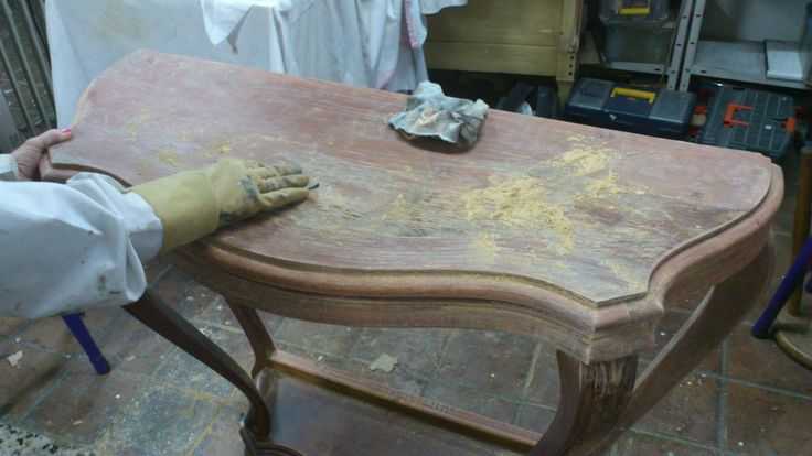 Как обновить старый стол: 10 способов реставрации и пошаговая инструкция к действию