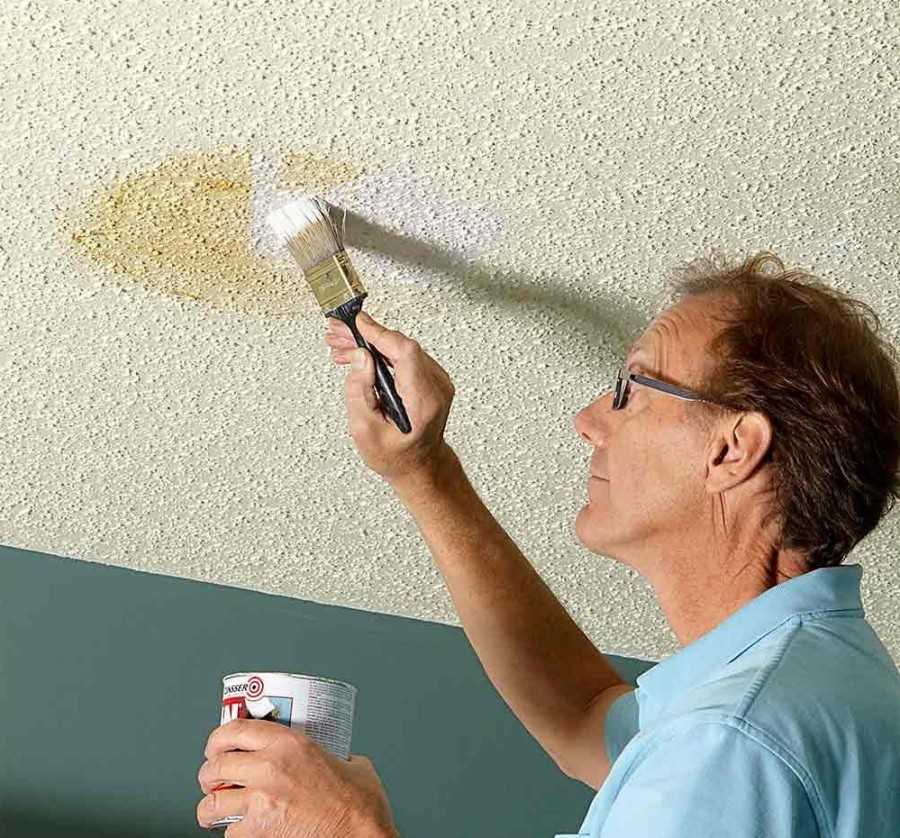 Нанесение финишной шпаклевки на потолок