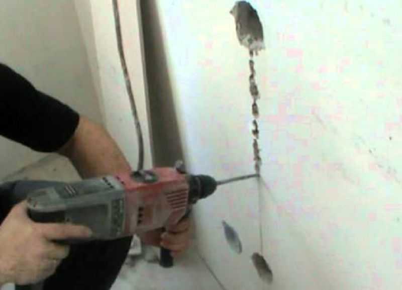 Как заделать дырку в гипсокартоне на потолке, стенах и стыках: разбираемся детально