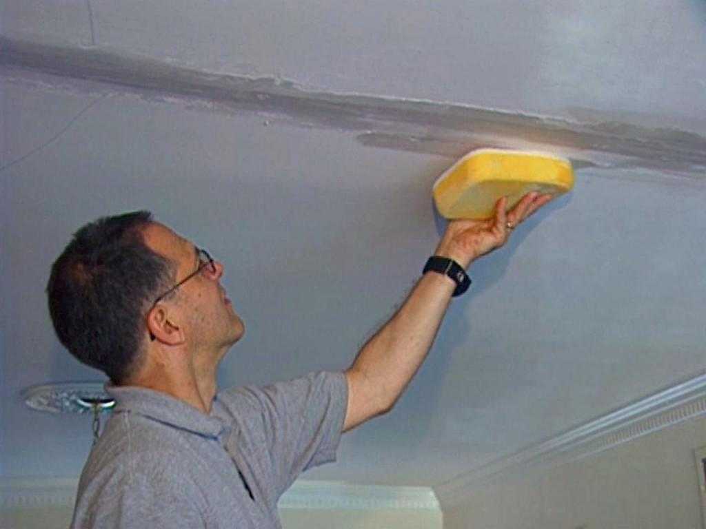 Грунтовка потолка: как правильно сделать под покраску водоэмульсионной краской