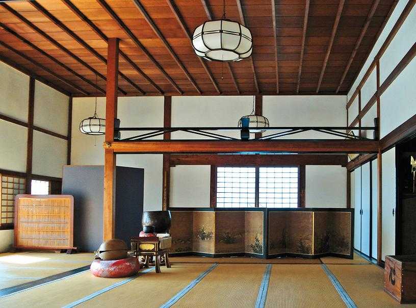 Особенности создания натяжных потолков в японском стиле