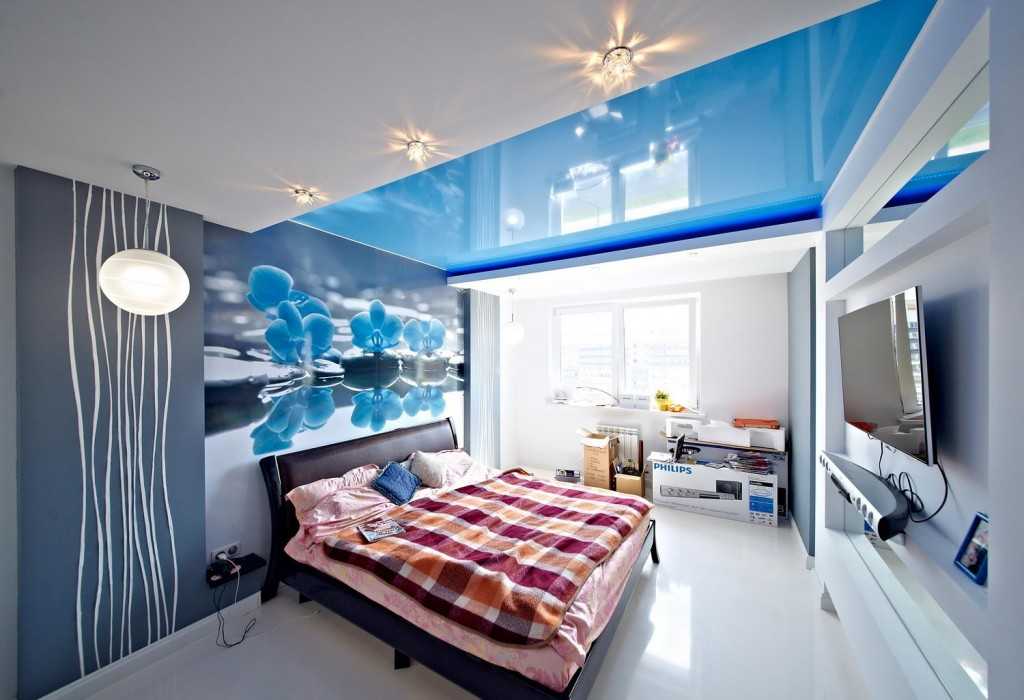 Голубой натяжной потолок. рекомендации психологов по воздействию цвета на психику. выбор цвета в зависимости от функционального назначения комнаты