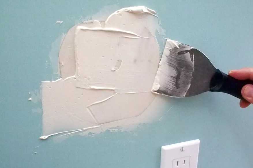 Как надежно замазать дыры в стенах – разные способы