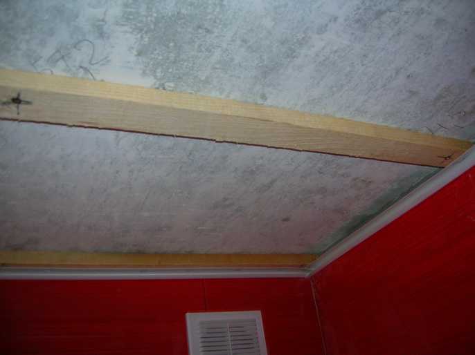 Ламинат на потолке: выбор материала, способы крепления и дизайн