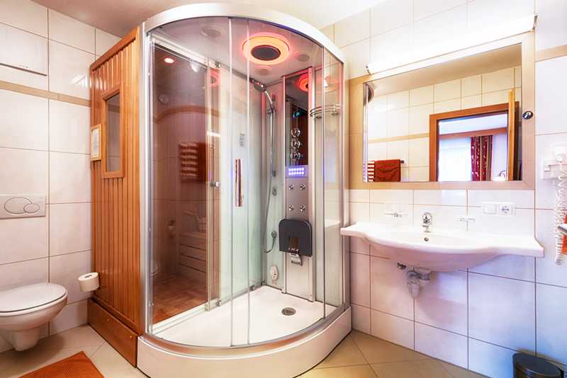 Как правильно выбрать душевую кабину для ванной комнаты: советы профессионала