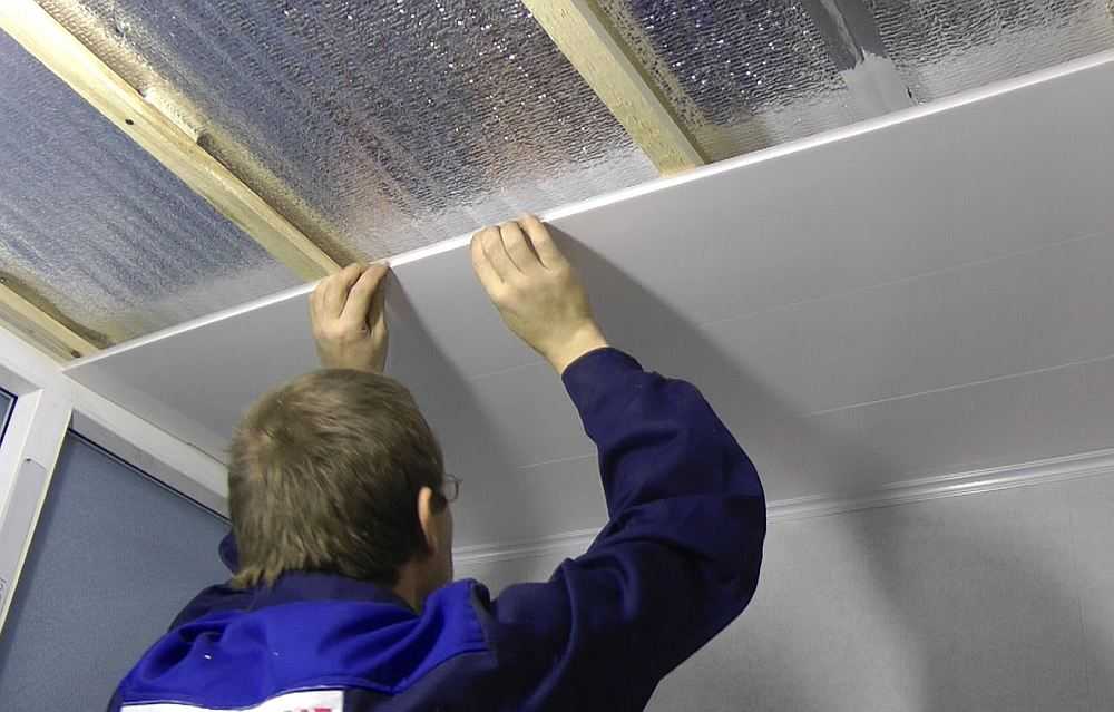 Как сделать потолок из пластиковых панелей своими руками + видео, монтаж - инструкция