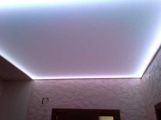 Как сделать натяжной потолок с подсветкой, устройство двухуровневых и одноуровневых конструкций, особенности диодного освещения, детальное фото и видео