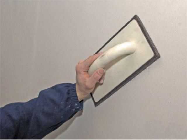 Шлифовка стен после шпаклевки: инструменты и техника шлифования