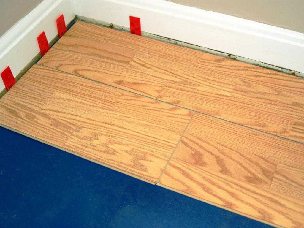 Укладка ламината на бетонный пол с подложкой — порядок работ