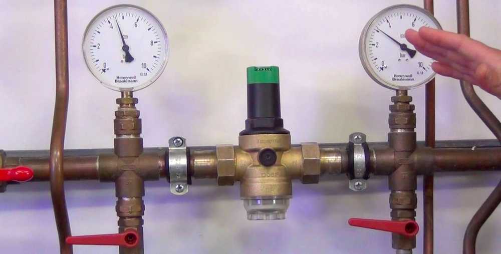 Как отрегулировать редуктор давления воды?
