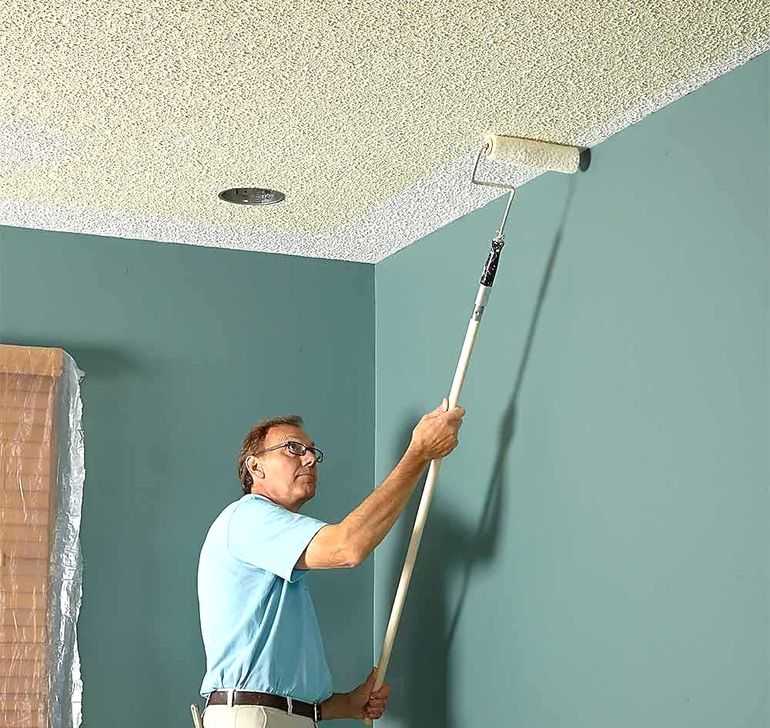 Как освежить потолок покрашенный водоэмульсионной краской: инструменты