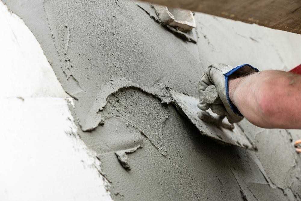 Штукатурные работы цементом: подготовка поверхности.