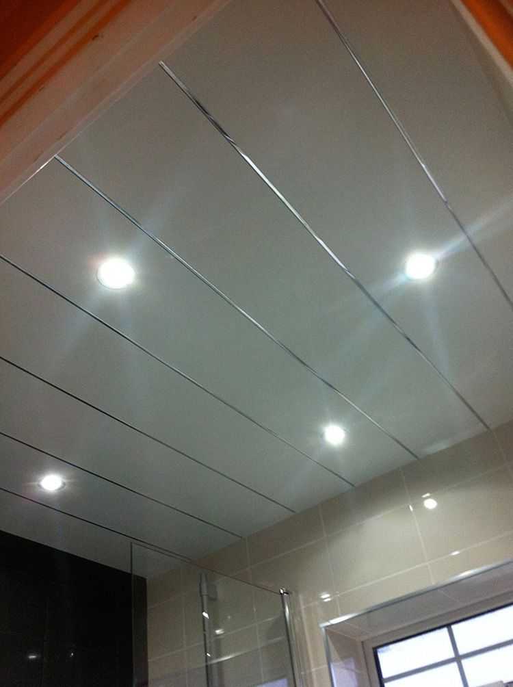 Монтаж подвесного потолка из панелей пвх: как сделать каркас для навесного потолка из пластиковых потолочных панелей, монтаж потолка своими руками