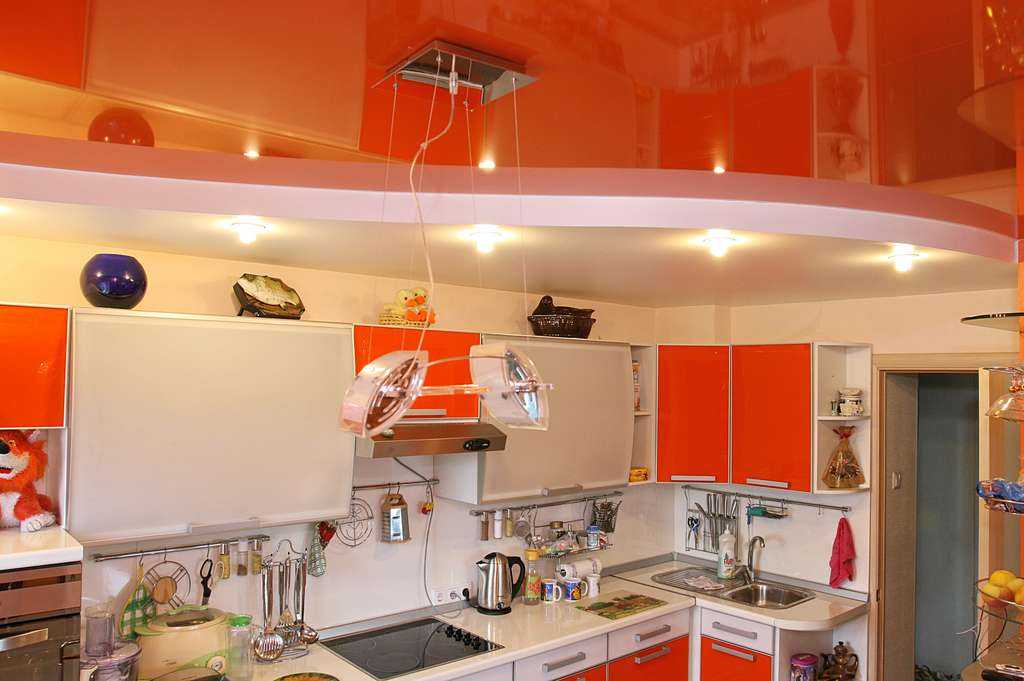 Натяжной потолок на кухне - рекомендации специалиста и фото