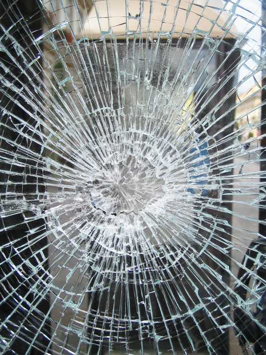 Как нейтрализовать последствия разбитого стекла, чтобы примета не сбылась