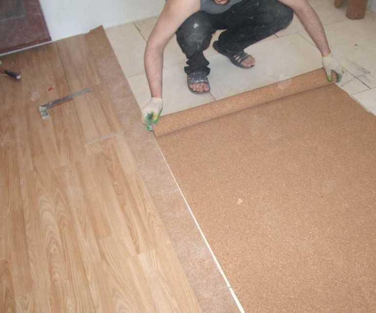 Что кладут на пол под линолеум на бетонный пол