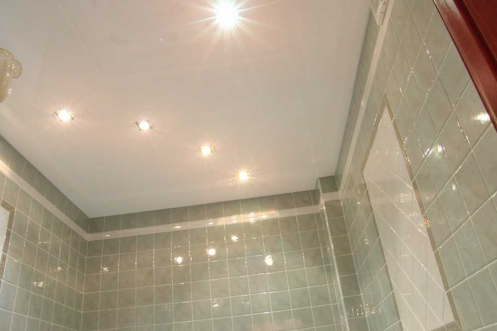Дизайн ванной комнаты в мансарде - как необычно обустроить интерьер