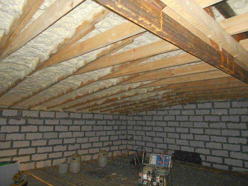Утепление потолка пенопластом изнутри деревянного дома своими руками и снаружи, технология