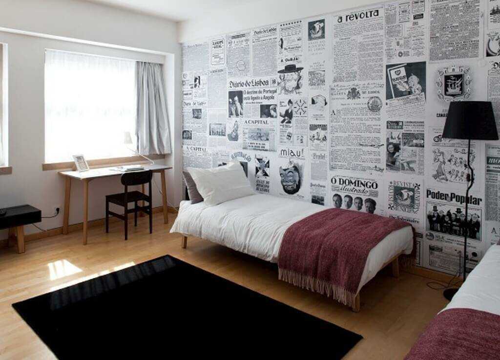 Различные варианты декорирования стен газетами