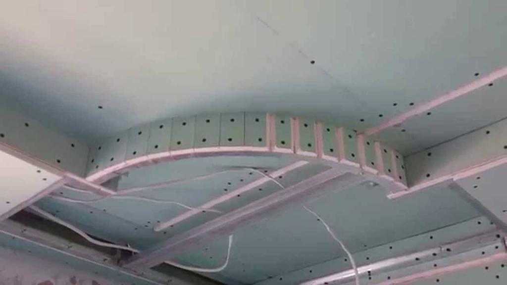Монтаж многоуровневого гипсокартонного потолка