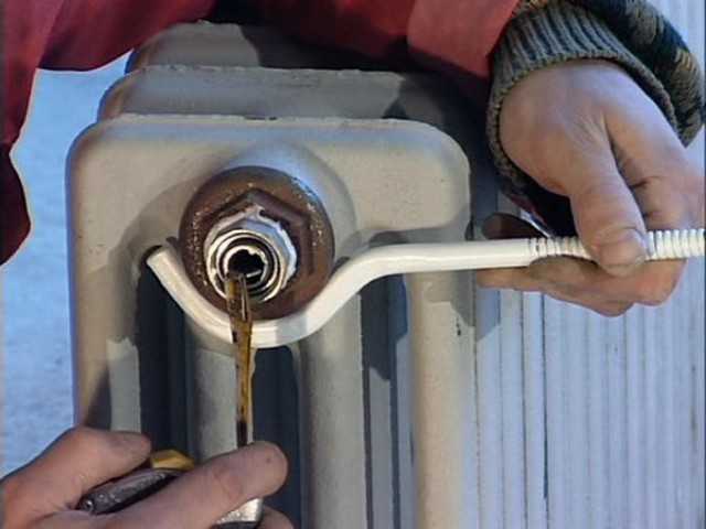 Как разобрать чугунную батарею отопления – руководство по демонтажу и разборке радиаторов по секциям