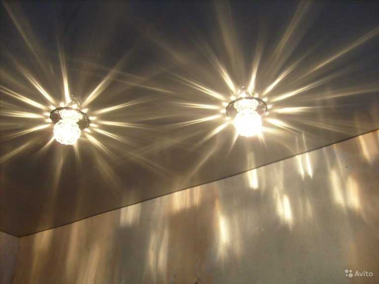 Расположение светильников на натяжном потолке 11 фото