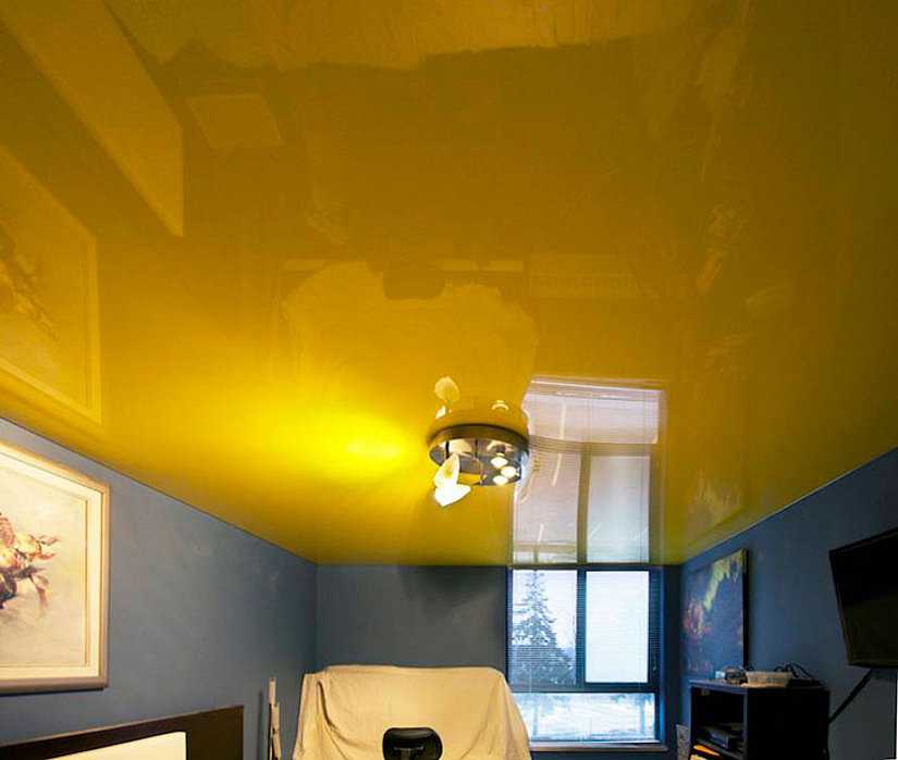 Как выбрать цвет натяжного потолка с учетом особенностей помещения