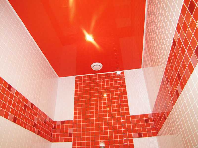 Натяжной потолок для ванной может стать одним из лучших решений из-за своей способности противостоять воздействию влаги При этом, у вас появится возможность установить в своей ванной натяжной потолок совершенно любого цвета, среди которых особенно выделяе