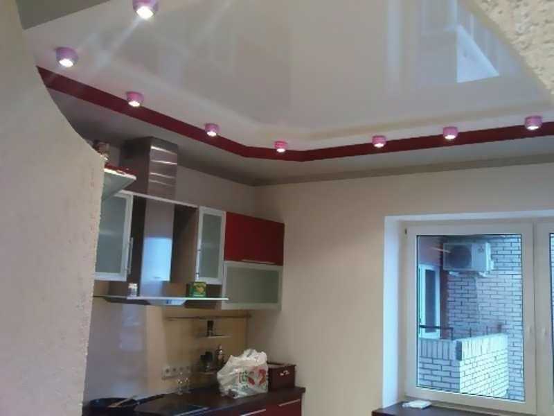 Многоуровневый потолок из гипсокартона со светодиодной подсветкой