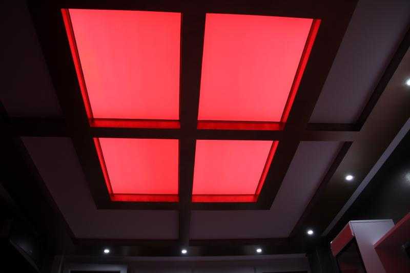Светопрозрачный натяжной потолок с подсветкой: обзор
